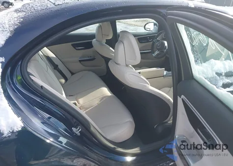 2022 Mercedes-Benz C 300 4Matic z USA, uszkodzony, nr VIN W1KAF4HB2NR054375